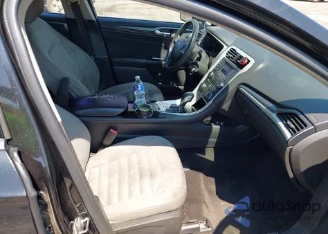 2014 Ford Fusion S z USA, uszkodzony, nr VIN 1FA6P0G71E5385447